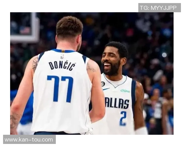 欧文与多位足球明星亲密合照展现友谊与激情的瞬间