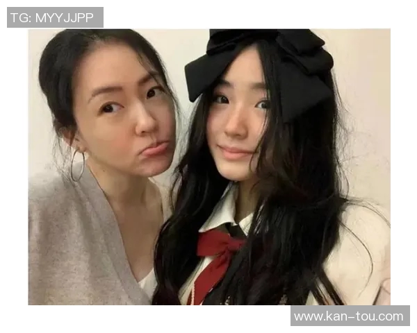 足球明星与偶像同框瞬间揭秘背后的故事与情感交流